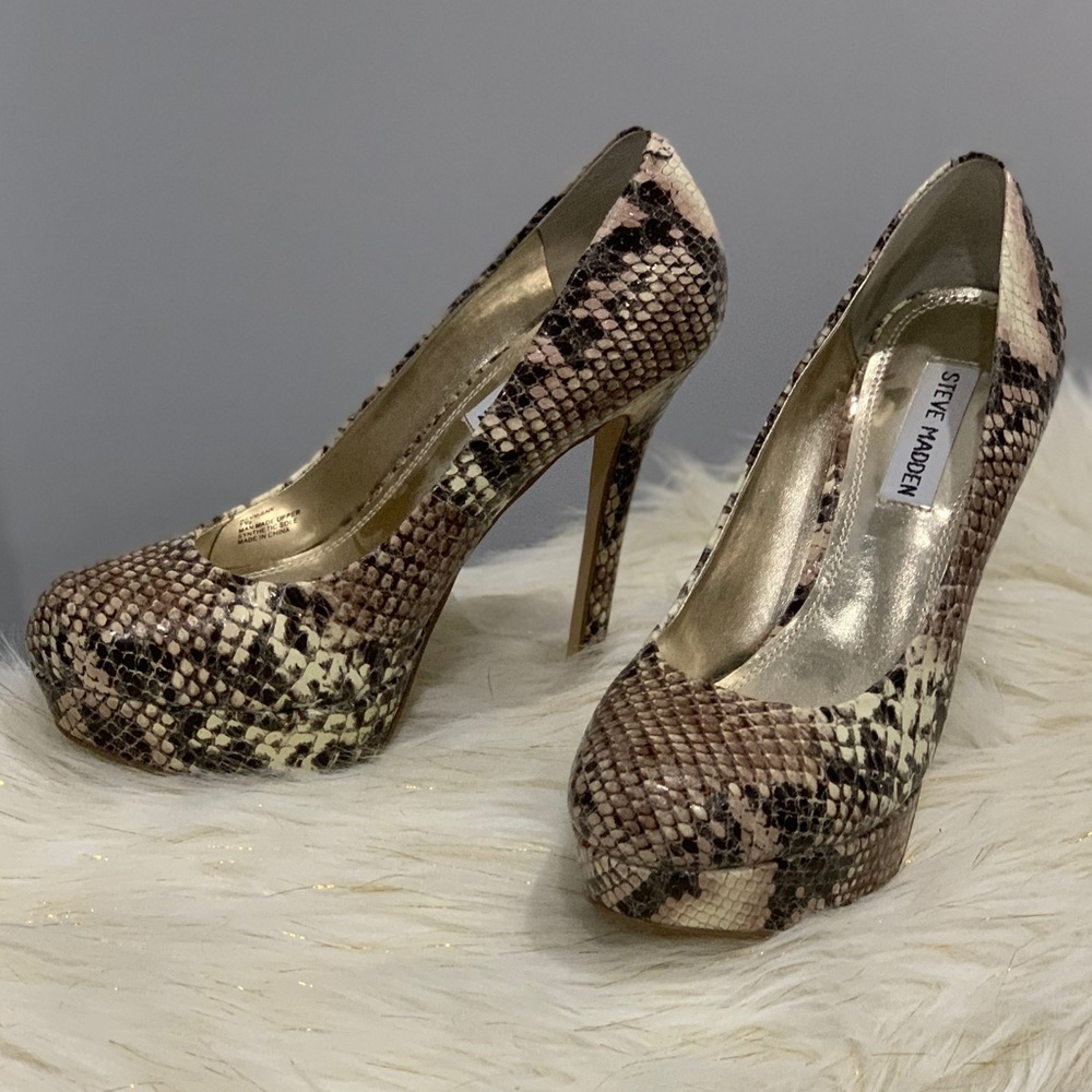 Steve Madden Bevv snakeskin platform shoes 7.5